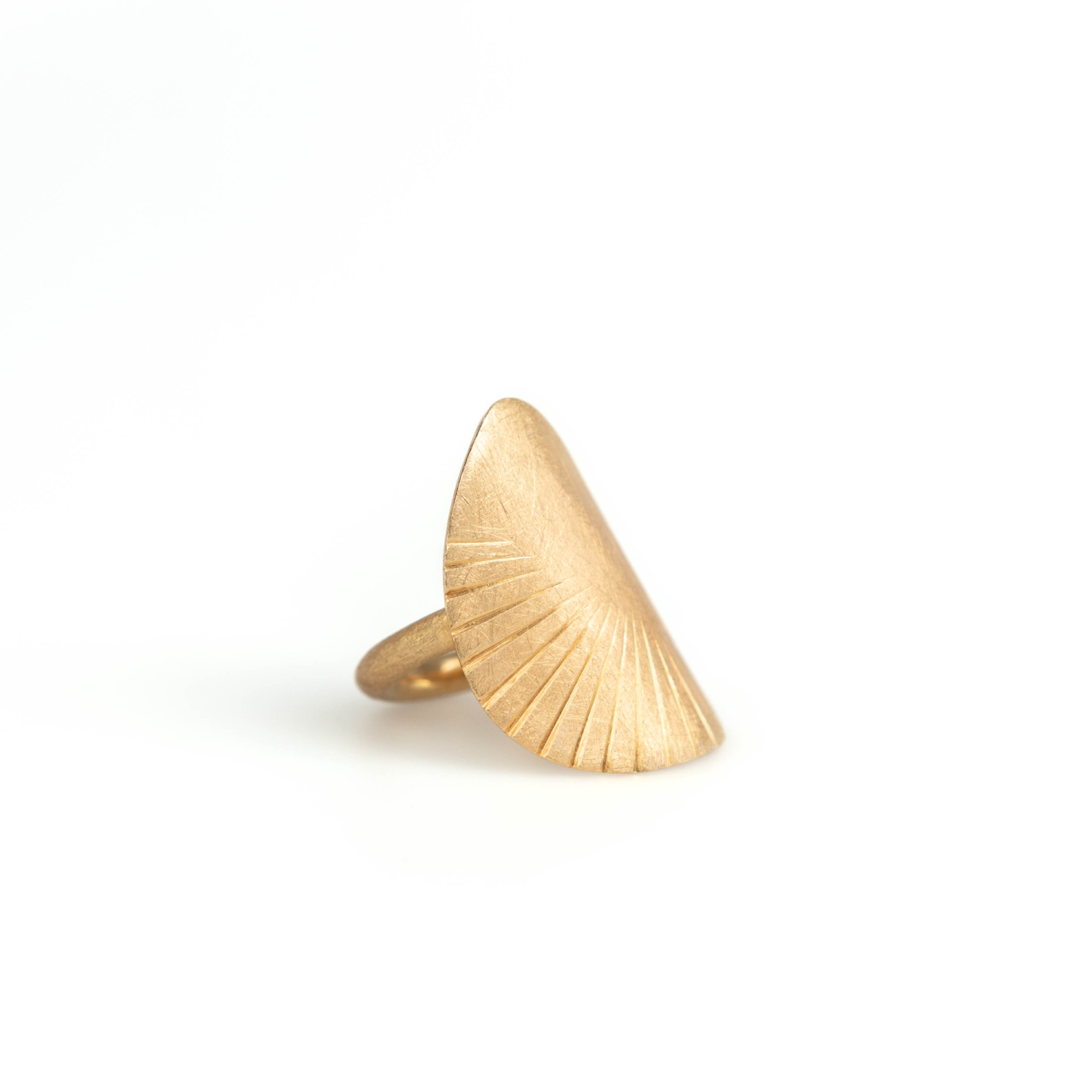 Gold ring inspired by the Puya Raimondii